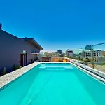 Stylish Studio With Pool Access