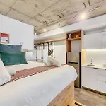 Stylish Studio With Pool Access