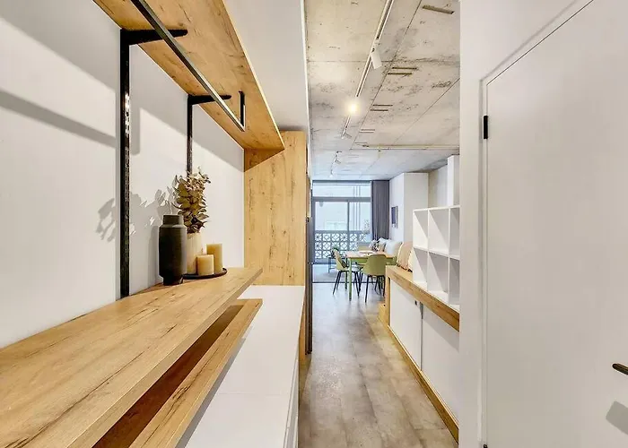 Stylish Studio With Pool Access