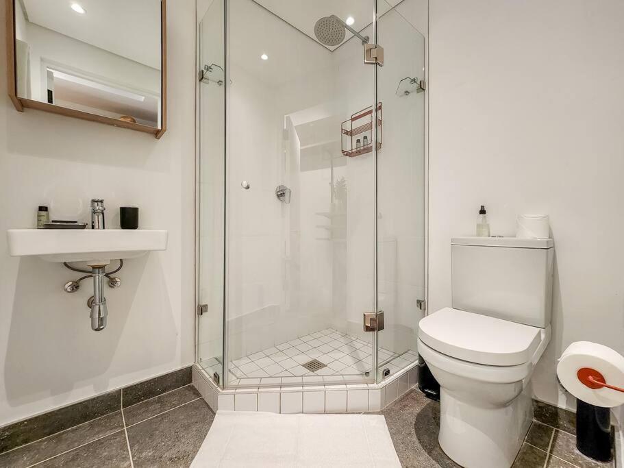 Stylish With Pool Access Le Cap