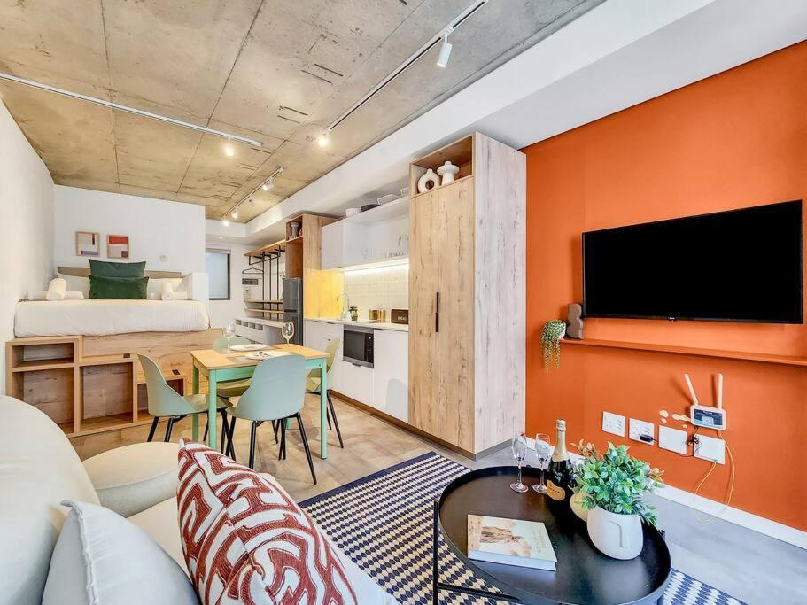 Stylish With Pool Access Apartment Cape Town