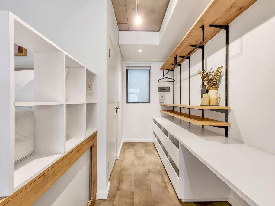 Stylish With Pool Access Apartment *