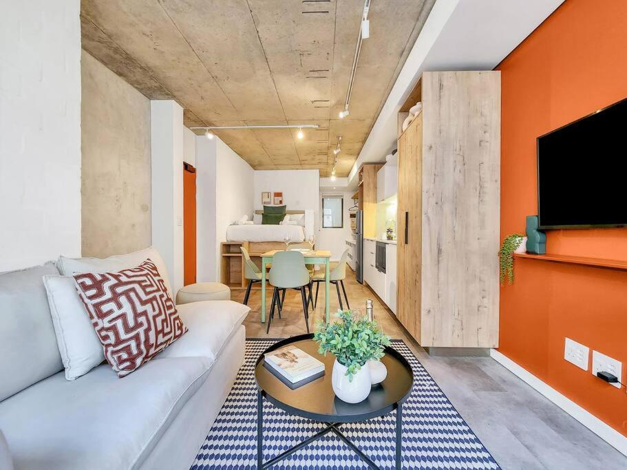 Stylish With Pool Access