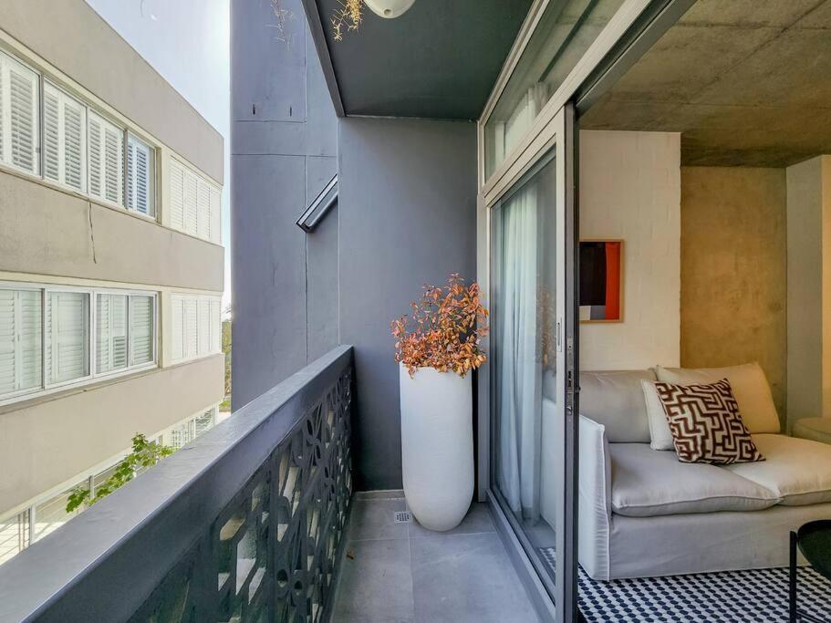 Stylish With Pool Access